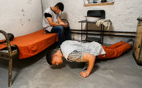 Interior cameră Prison Break — după gratii